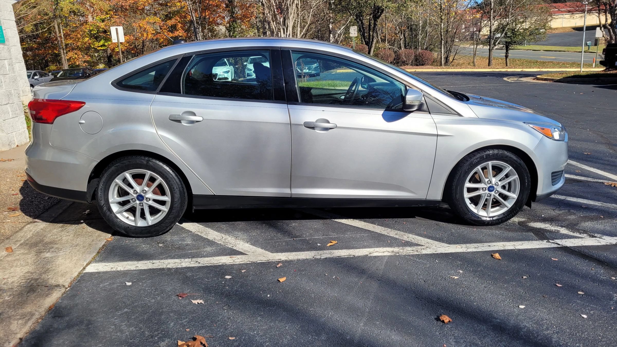 Used 2017 Ford Focus SE FWD image 9