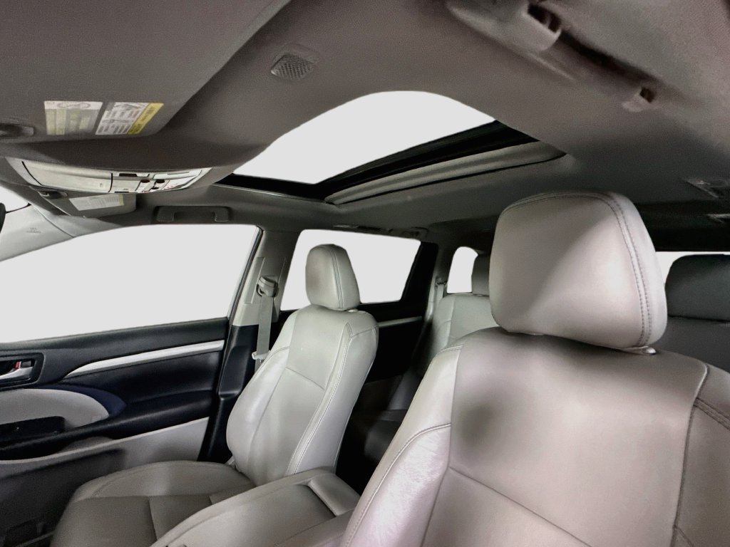 Certified 2019 Toyota Highlander XLE AWD/4WD image 11