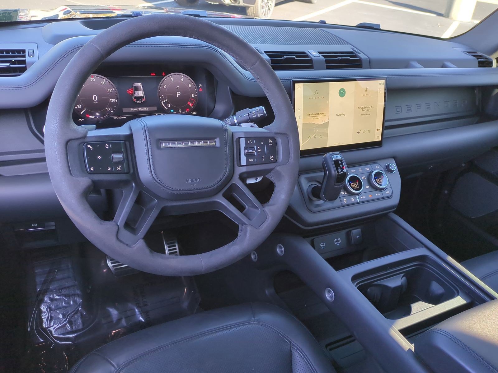 Used 2023 Land Rover Defender 110 V8 image 30