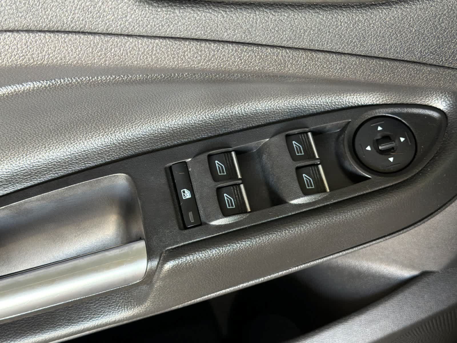 Used 2017 Ford Escape SE w/ Equipment Group 201A FWD image 12