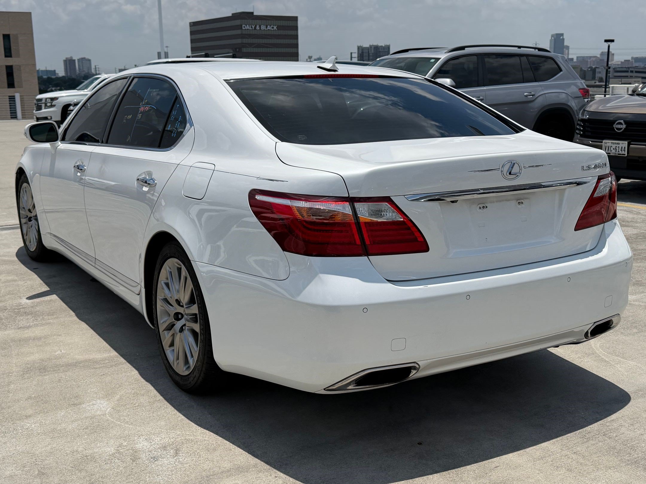 Used 2011 Lexus LS 460 L w/ Luxury Pkg RWD image 3