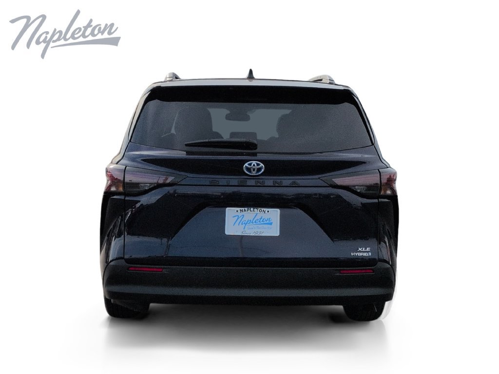 Used 2024 Toyota Sienna XLE FWD image 4