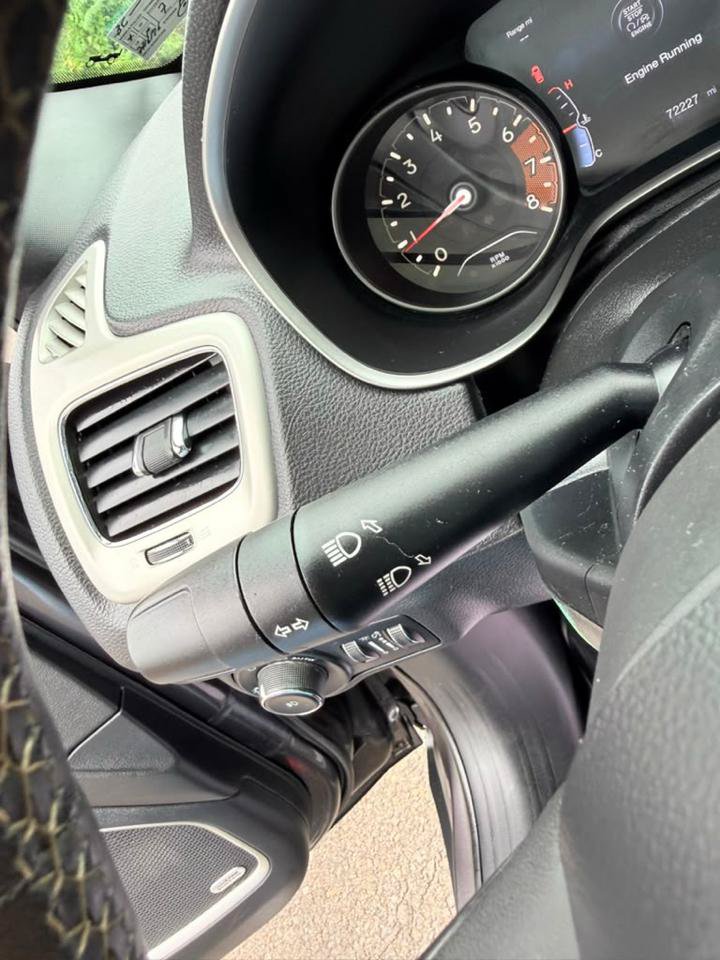 Used 2021 Jeep Compass Latitude w/ Sun and Sound Group FWD image 18