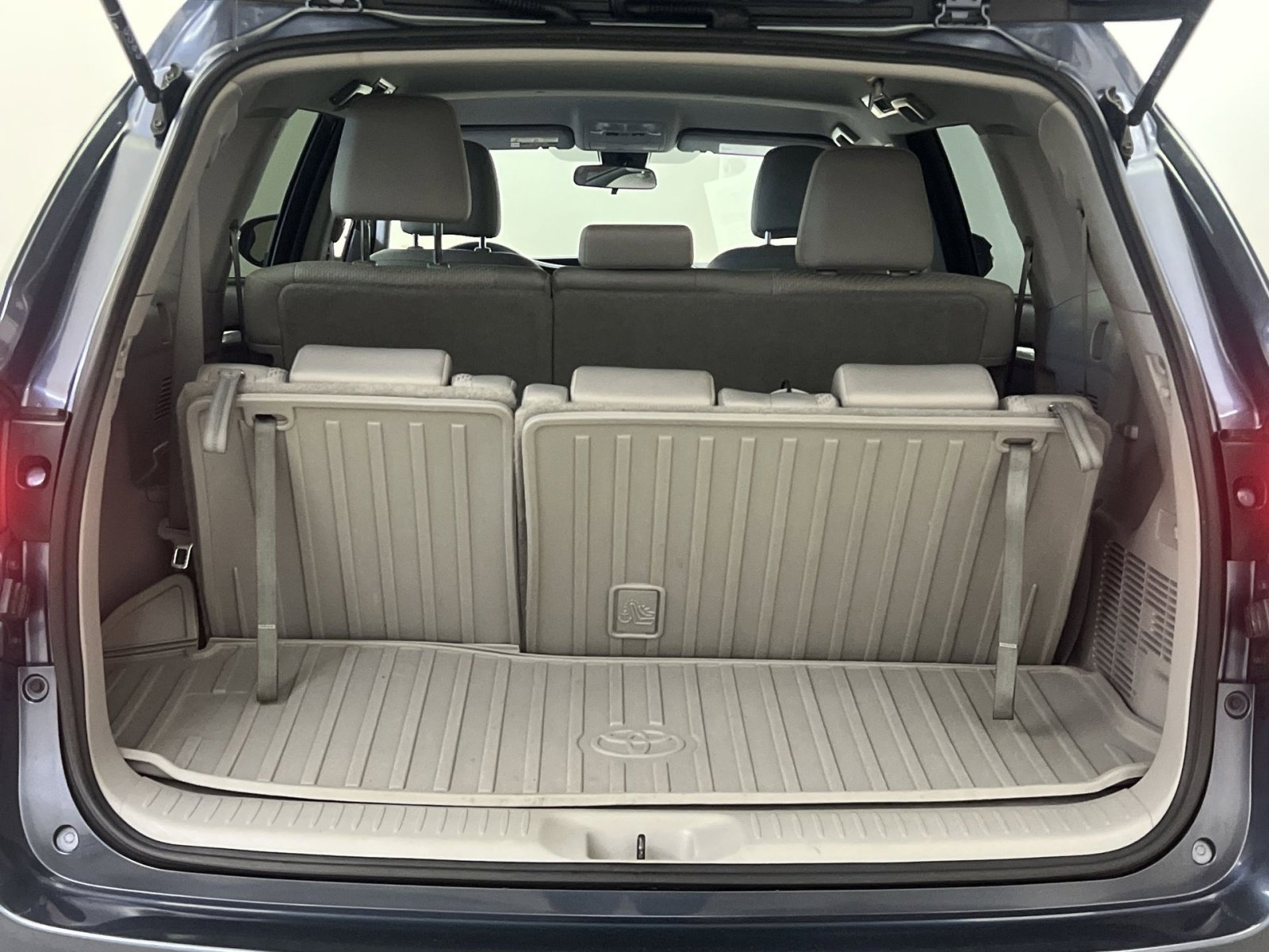 Used 2017 Toyota Highlander LE FWD image 26