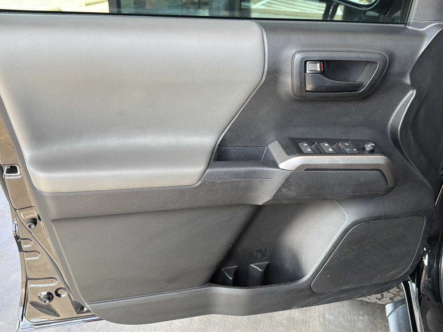 Used 2023 Toyota Tacoma SR5 RWD image 17
