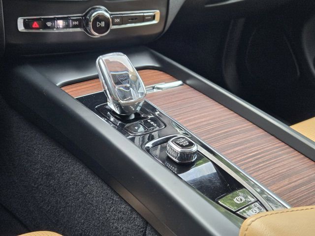 Used 2023 Volvo XC60 B5 Ultimate w/ Protection Package Premier image 20