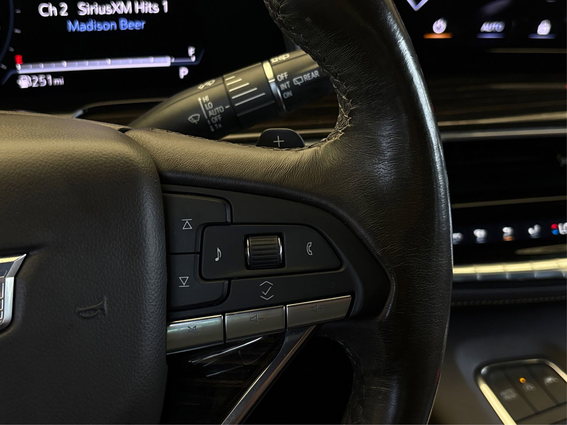 Used 2022 Cadillac Escalade ESV Premium Luxury image 28