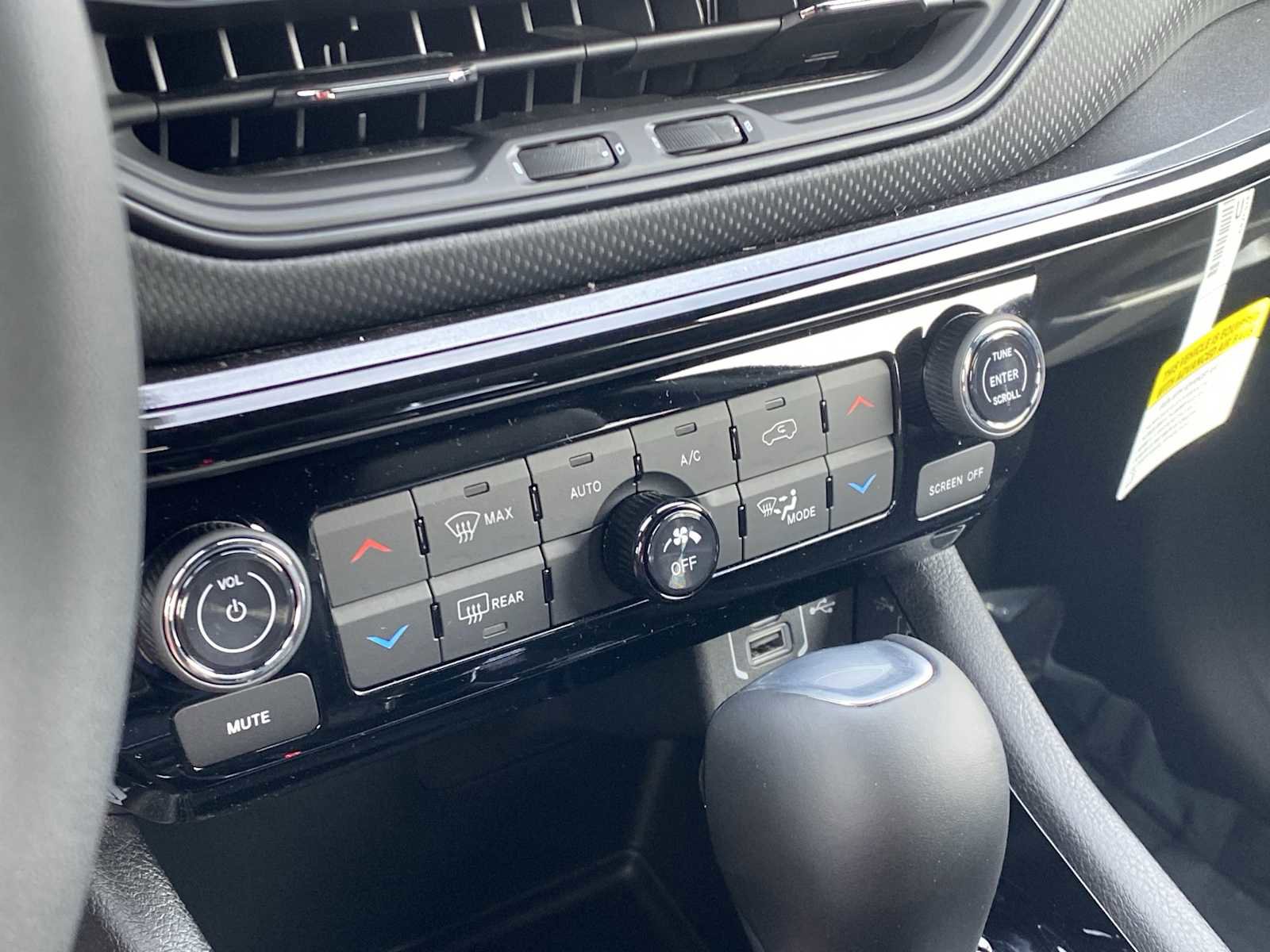 New 2025 Jeep Compass Limited w/ Sun & Sound Group image 25