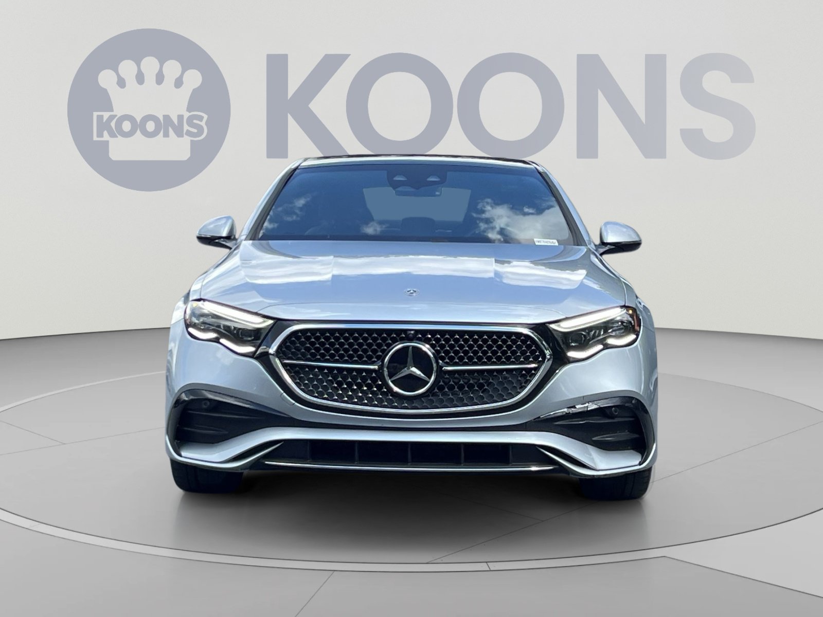 Used 2024 Mercedes-Benz E 350 4MATIC Sedan image 4