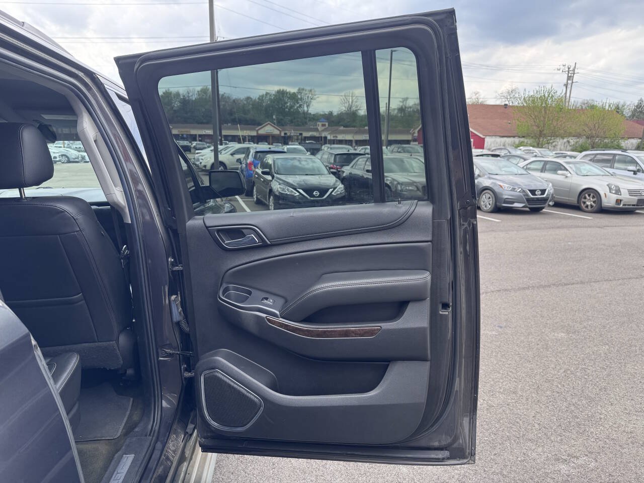 Used 2018 Chevrolet Suburban LT AWD/4WD image 18