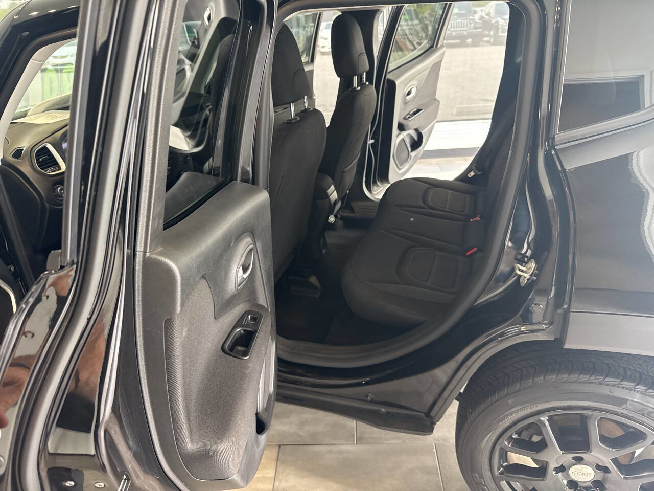 Used 2021 Jeep Renegade Latitude image 20
