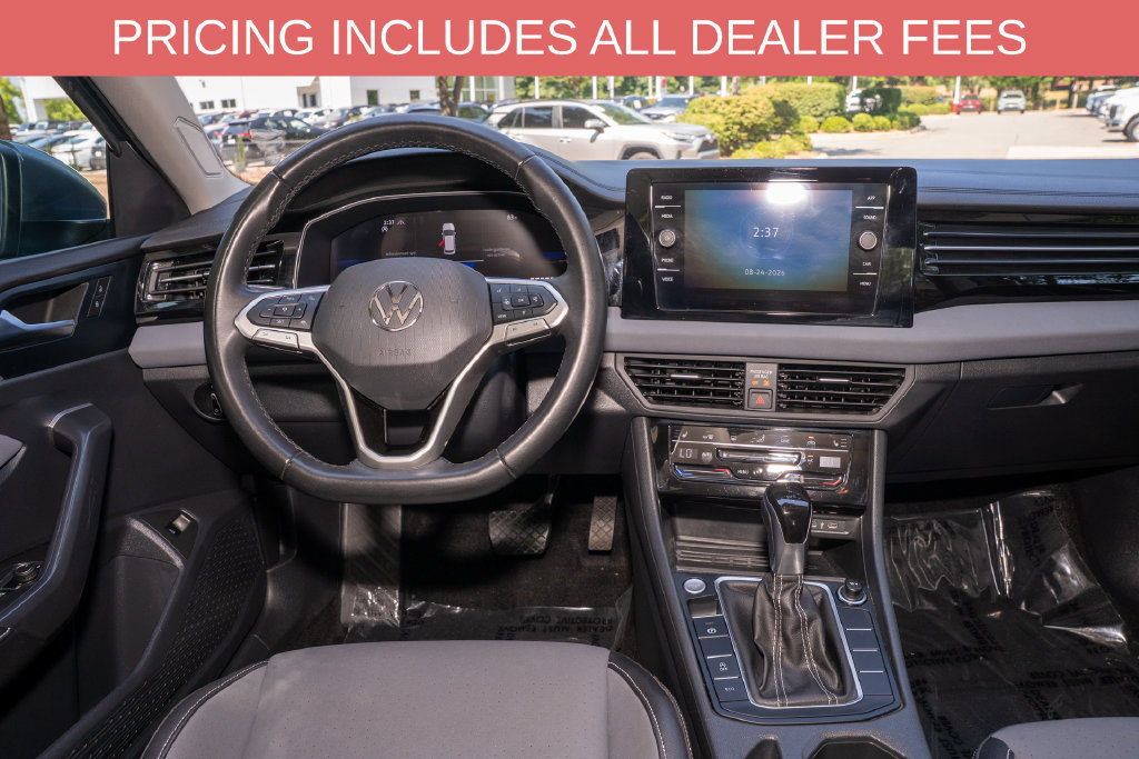 Used 2025 Volkswagen Jetta SE FWD image 6