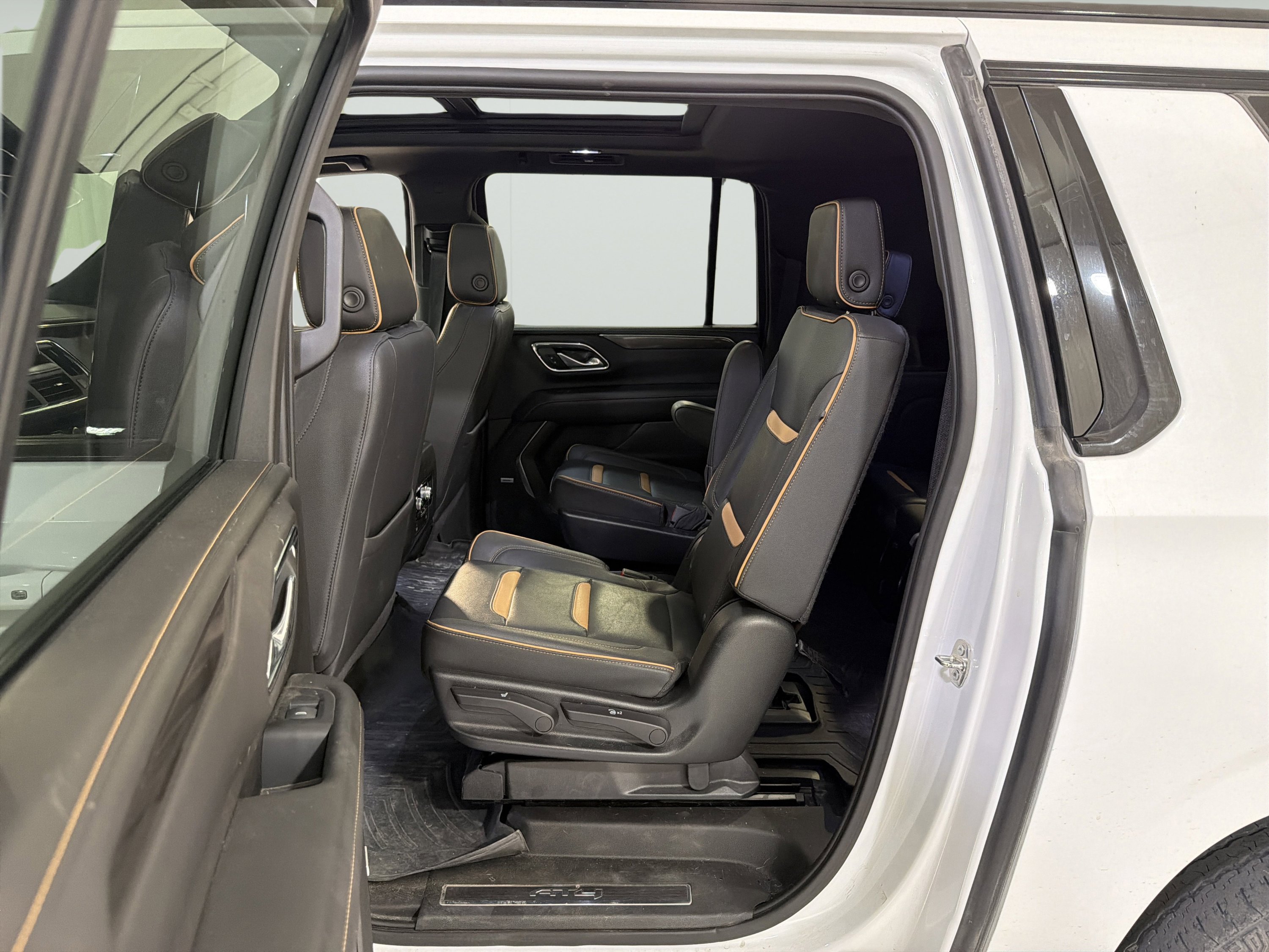 Used 2023 GMC Yukon XL AT4 AWD/4WD image 11