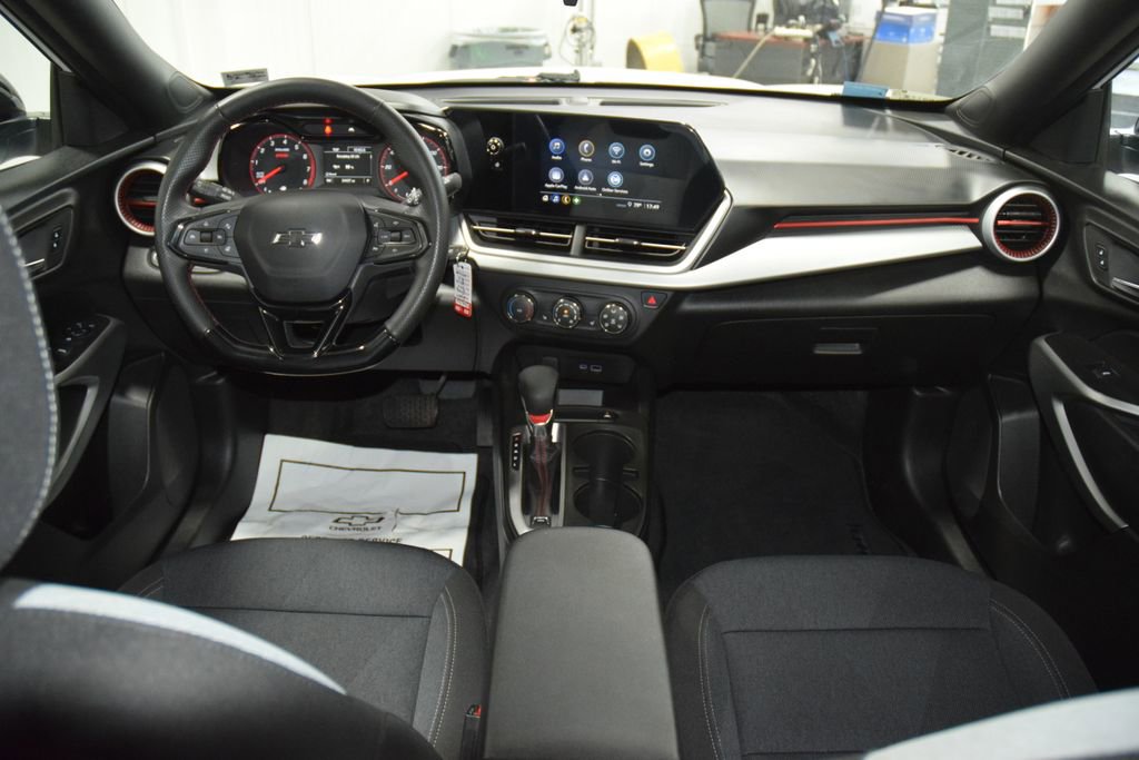 Used 2024 Chevrolet Trax RS FWD image 29