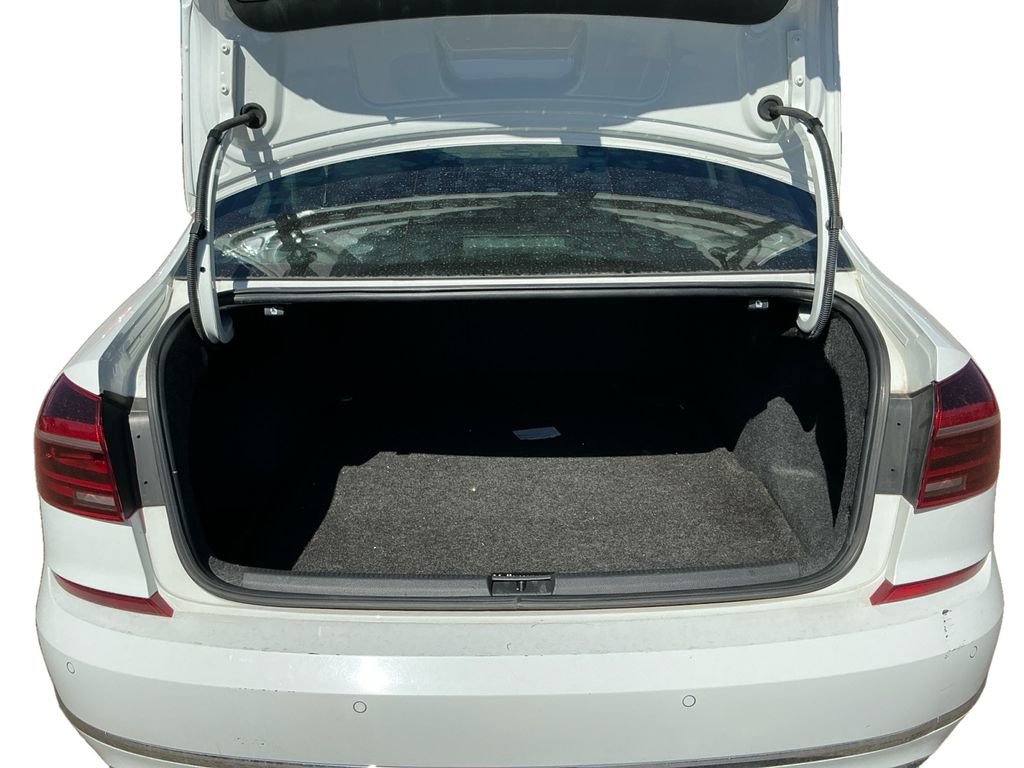 Used 2017 Volkswagen Passat 1.8T SE FWD image 21
