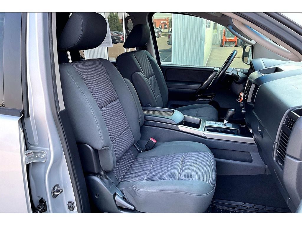 Used 2010 Nissan Titan SE w/ SE Value Truck Pkg AWD/4WD image 8