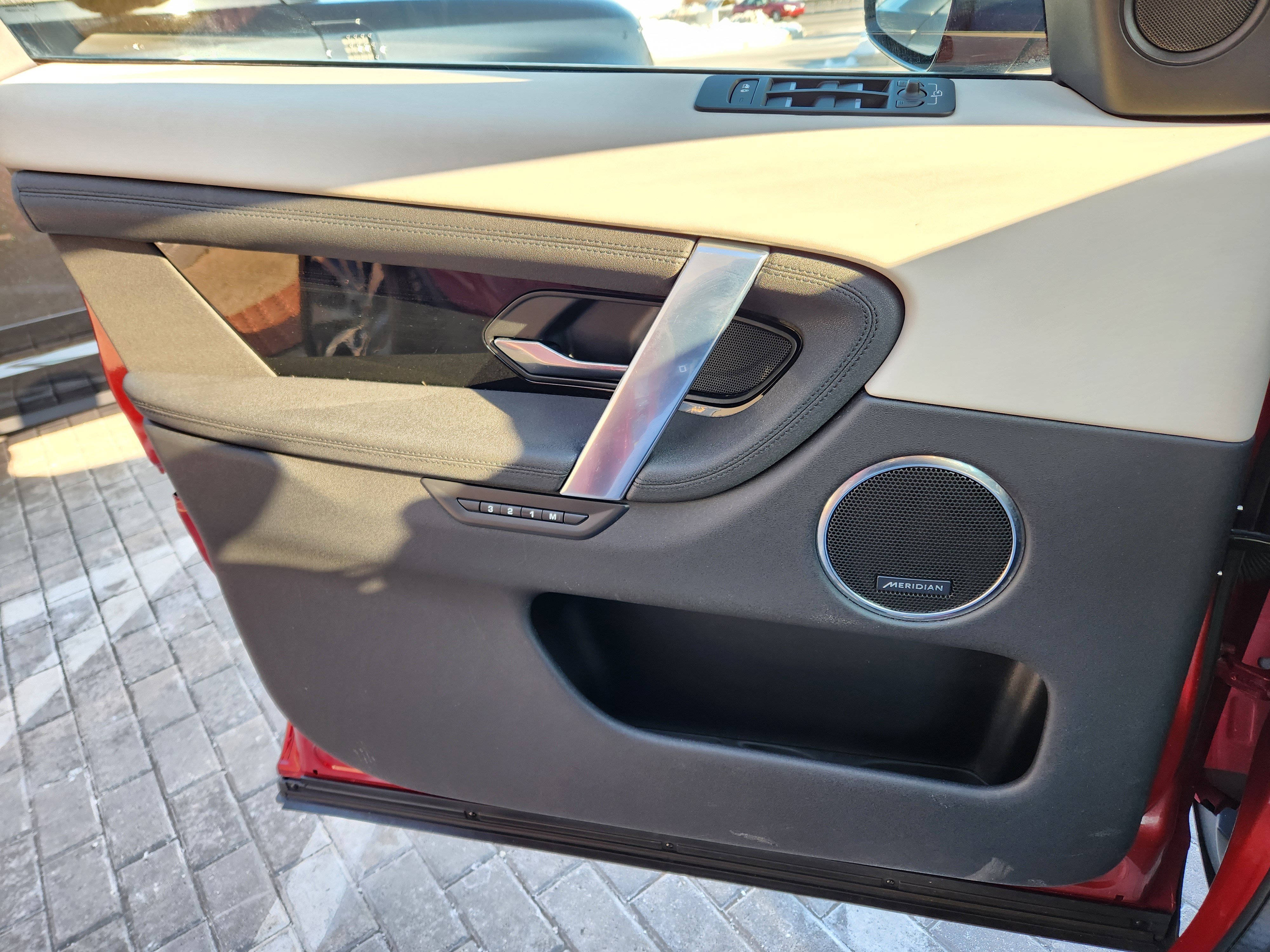 Used 2020 Land Rover Discovery Sport SE image 25