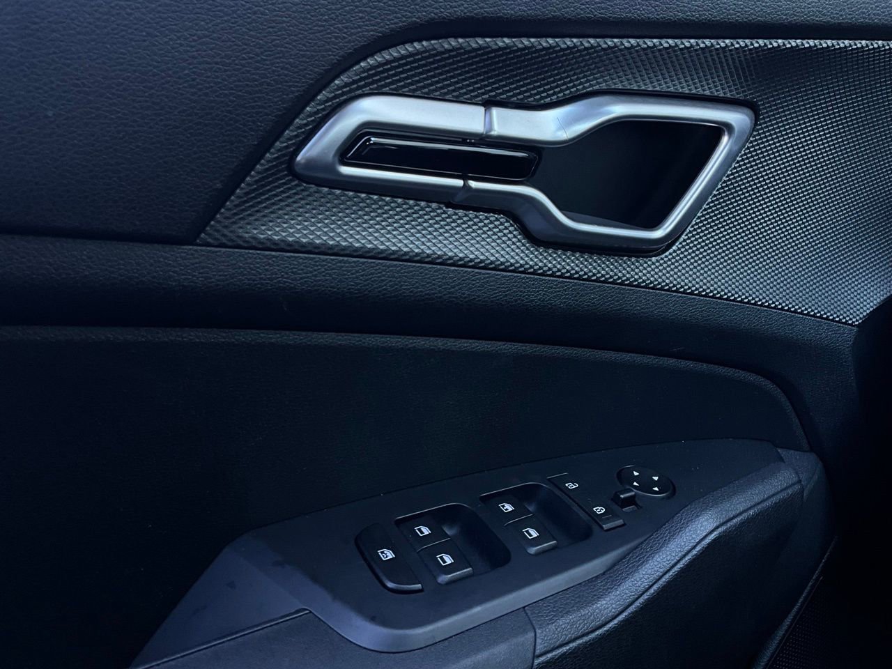 Used 2025 Kia Sportage LX image 19