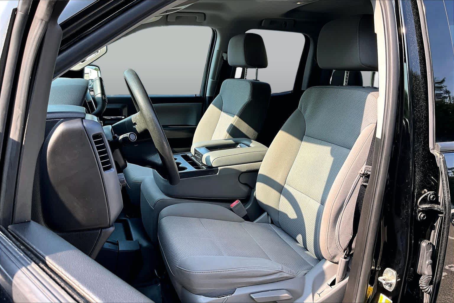 Used 2018 Chevrolet Silverado 1500 Custom w/ Trailering Package AWD/4WD image 9