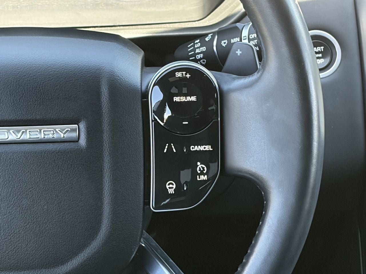 Used 2020 Land Rover Discovery Landmark AWD/4WD image 21