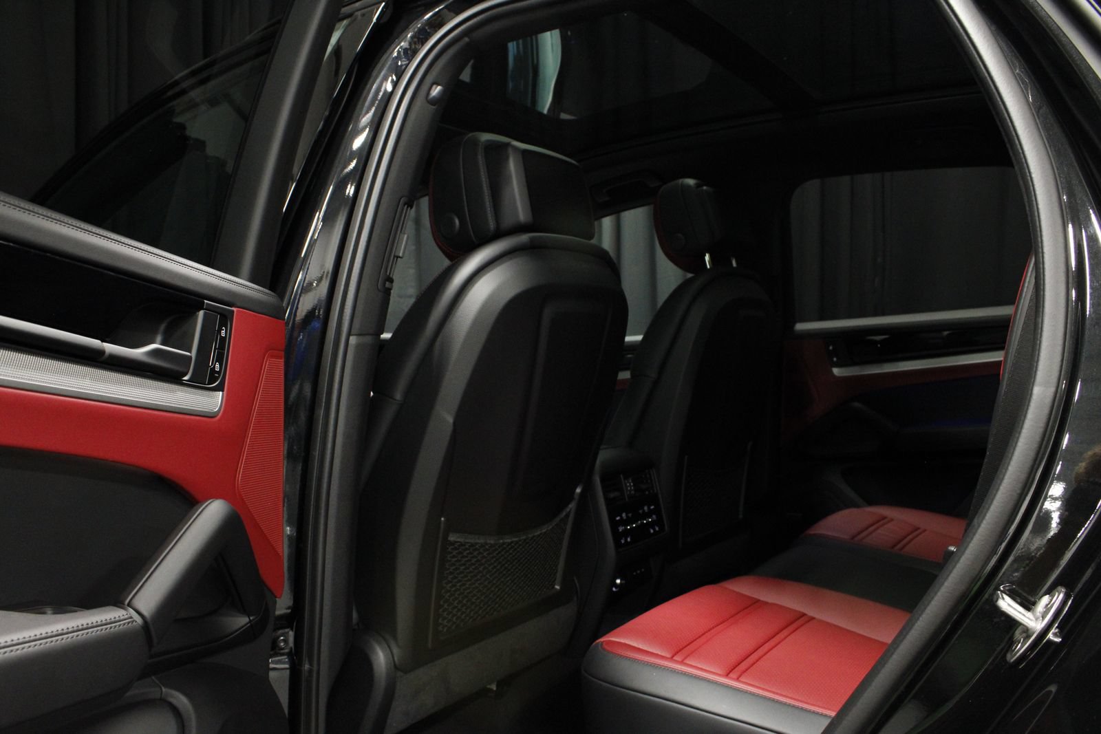 Certified 2024 Porsche Cayenne S AWD/4WD image 18