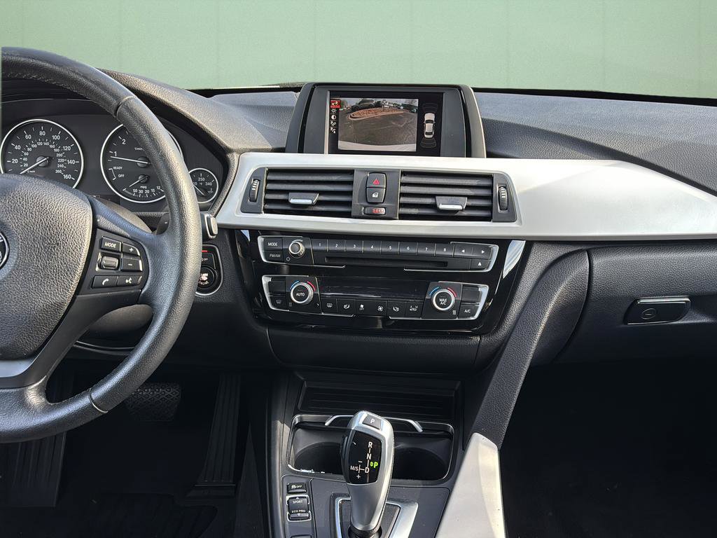 Used 2017 BMW 320i Sedan w/ Driver Assistance Package image 22