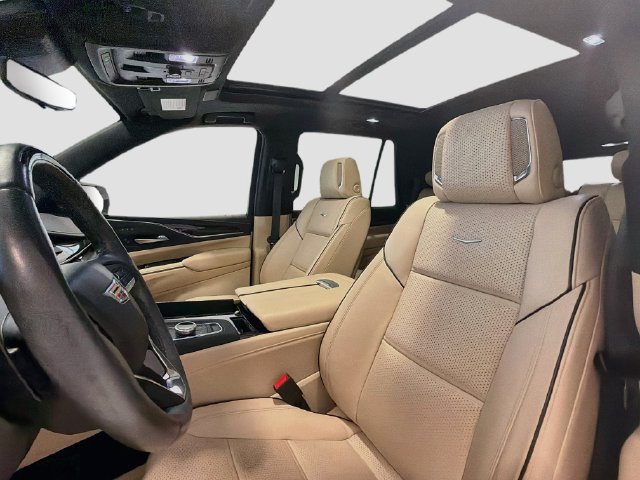 Used 2024 Cadillac Escalade Premium Luxury AWD/4WD image 19