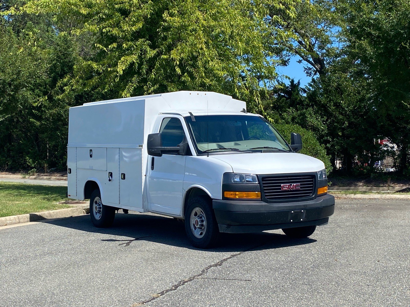 Used 2021 GMC Savana 3500 w/ Power Convenience Package RWD image 2