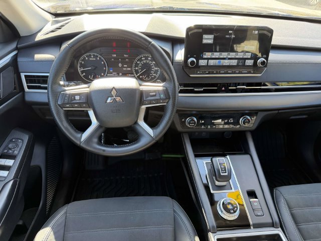 Used 2023 Mitsubishi Outlander SE AWD/4WD image 17