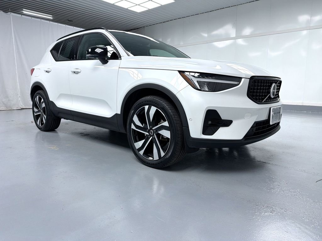 Used 2024 Volvo XC40 B5 Plus w/ Protection Package Premier