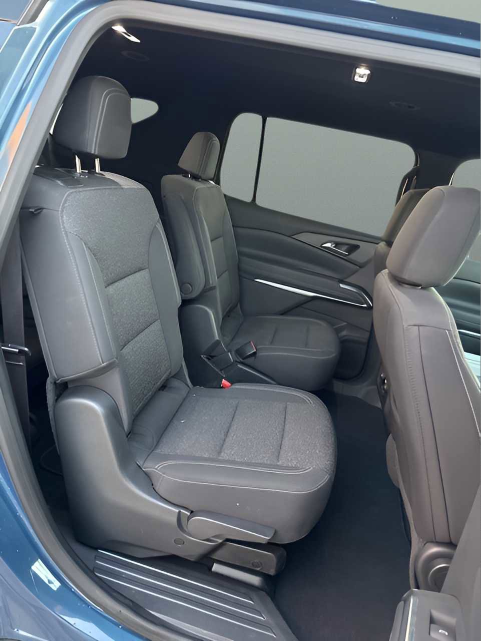 Used 2025 Chevrolet Traverse LT image 15