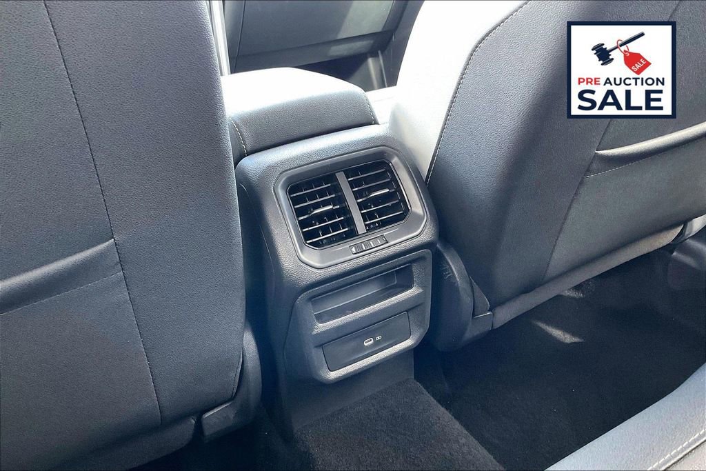 Used 2025 Volkswagen Taos SE FWD image 34