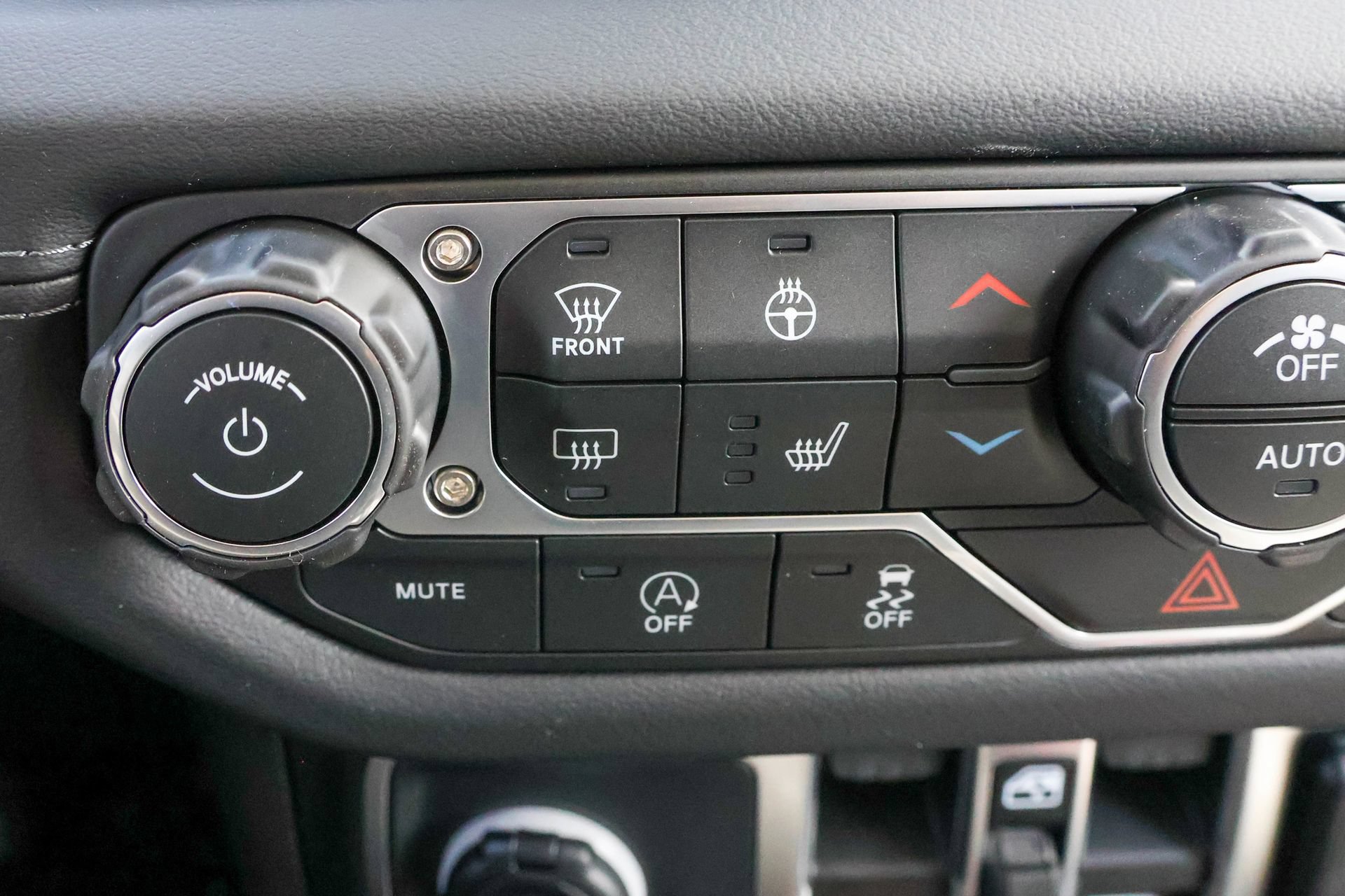 New 2026 Jeep Wrangler Unlimited Sahara AWD/4WD image 19