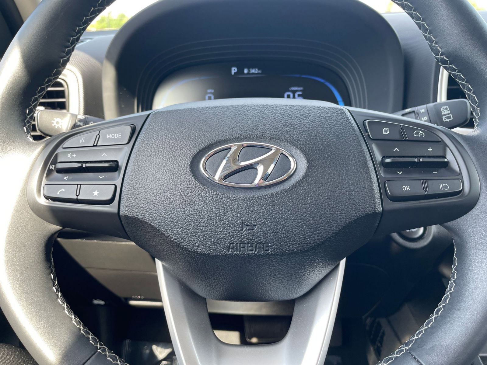 Used 2025 Hyundai Venue SEL image 27