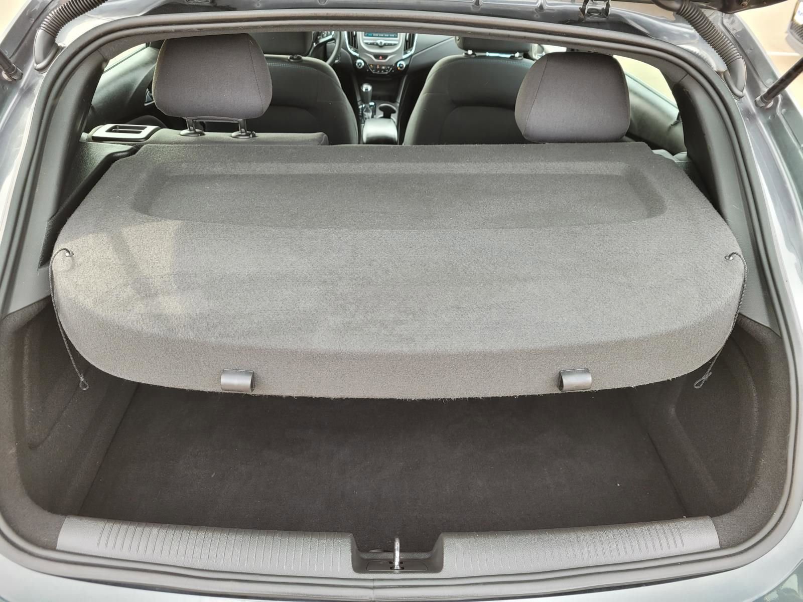 Used 2018 Chevrolet Cruze LT w/ Convenience Package FWD image 13