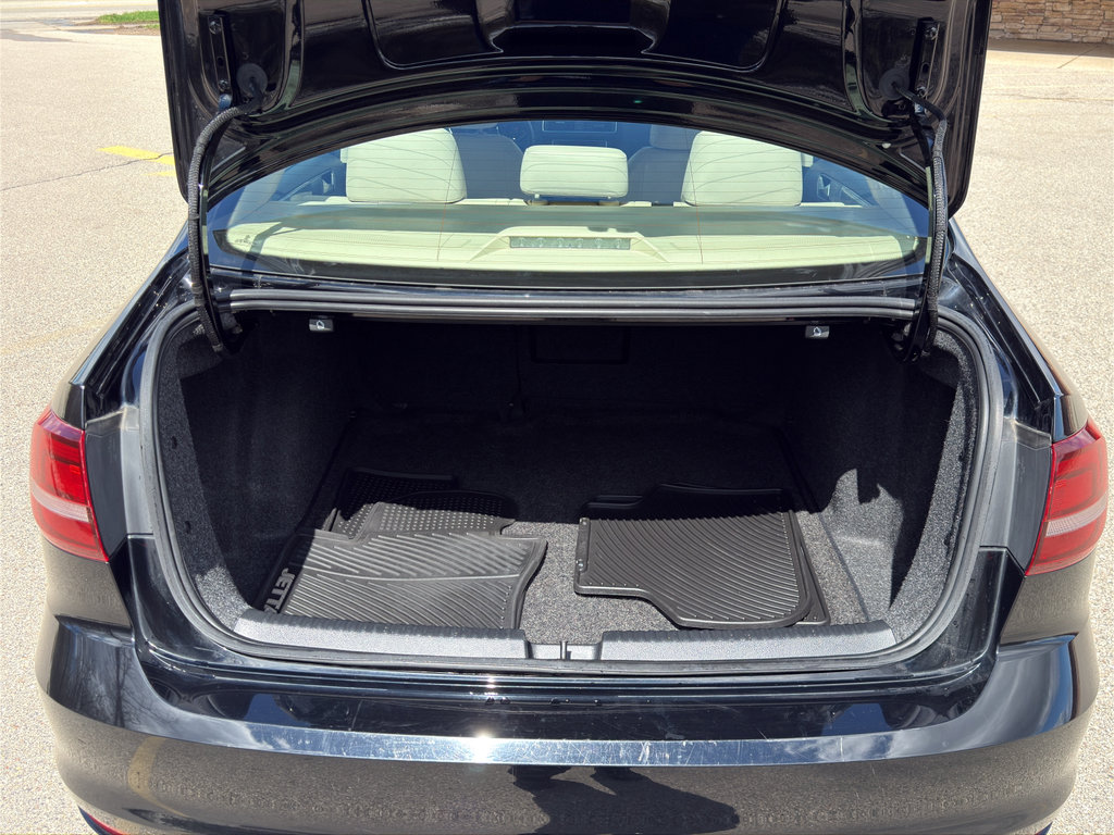 Used 2017 Volkswagen Jetta SE FWD image 30
