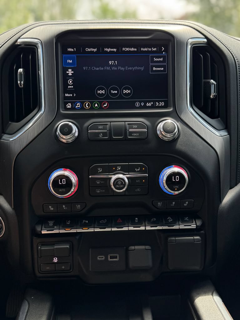 Used 2022 GMC Sierra 3500 Denali w/ Denali Black Diamond Edition AWD/4WD image 22
