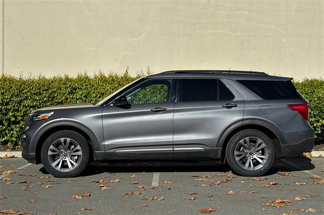 Used 2022 Ford Explorer XLT w/ Equipment Group 202A image 7