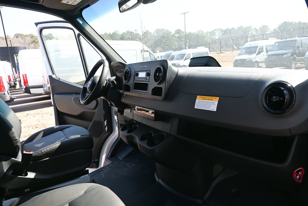 Used 2025 Mercedes-Benz Sprinter 2500 image 18