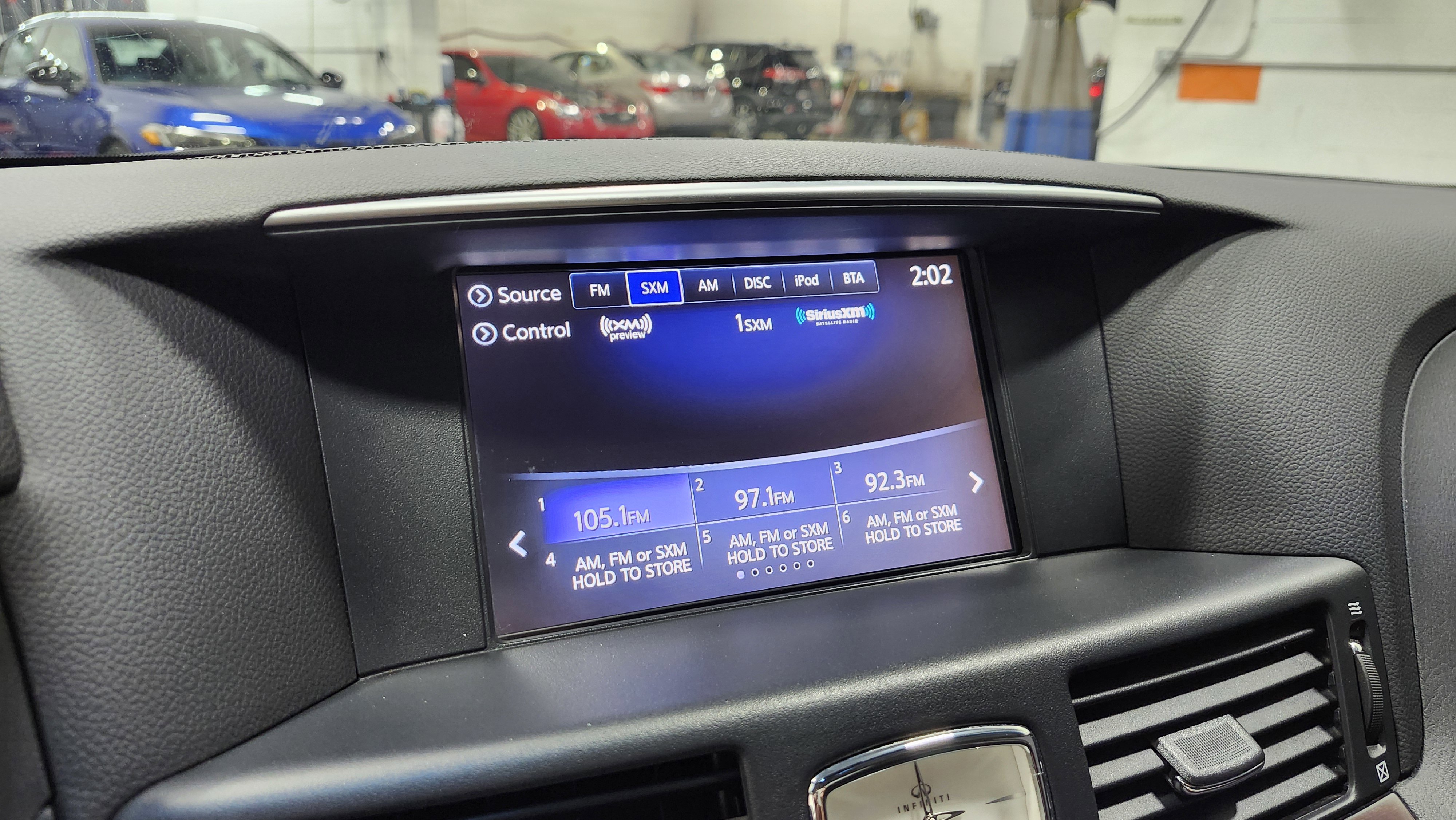 Used 2019 INFINITI Q70 Luxe image 8