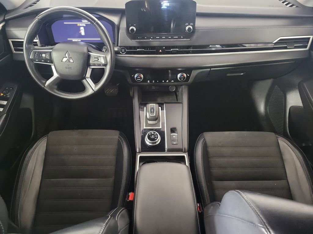 Used 2023 Mitsubishi Outlander SE image 14