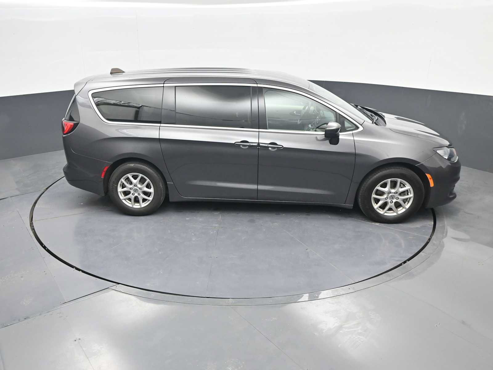 Used 2023 Chrysler Voyager LX FWD image 38