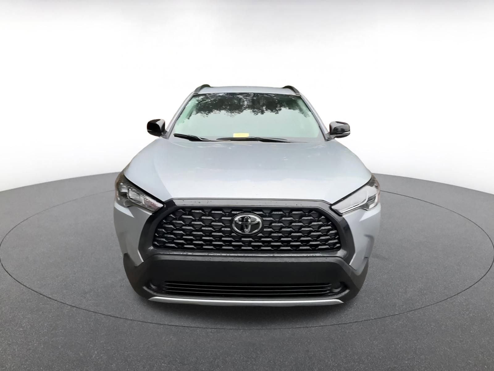 Used 2025 Toyota Corolla Cross LE image 4