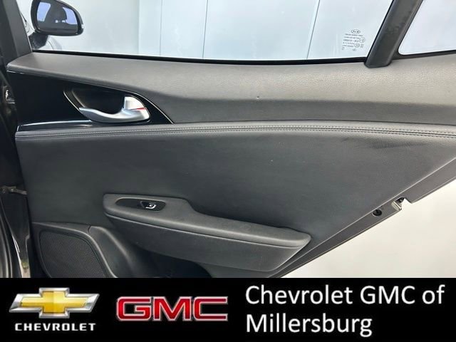Used 2018 Kia Stinger AWD/4WD image 23