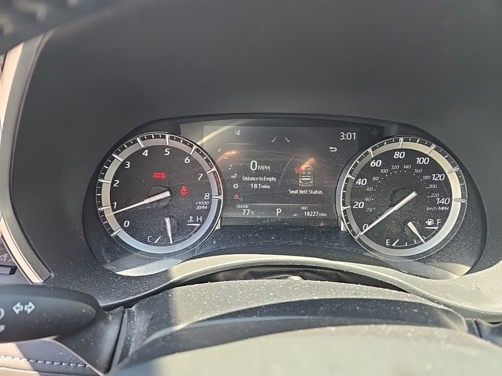 Used 2022 Toyota Highlander XLE AWD/4WD image 4