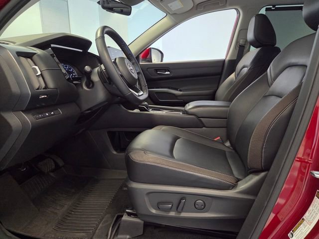 Used 2024 Nissan Pathfinder SL w/ SL Premium Package image 11