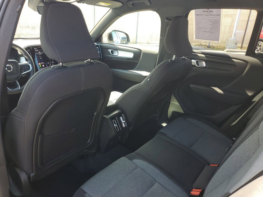 Used 2024 Volvo XC40 B5 Core AWD/4WD image 11
