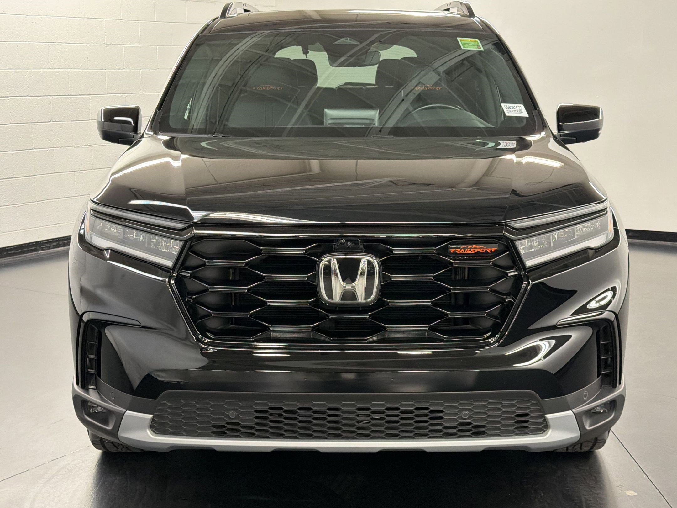 Certified 2025 Honda Pilot TrailSport image 6
