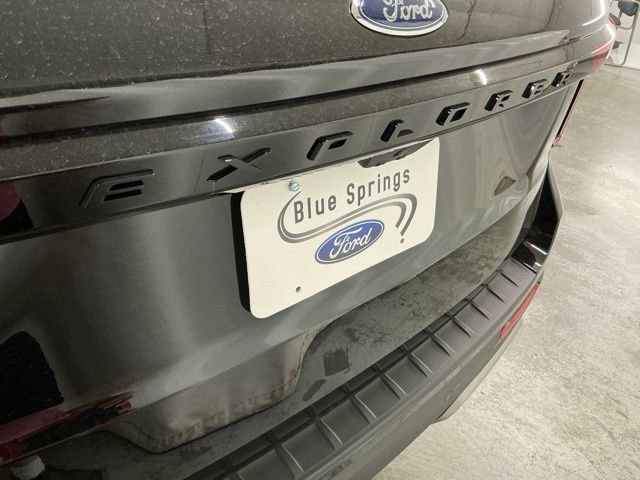 Used 2025 Ford Explorer Platinum RWD image 6