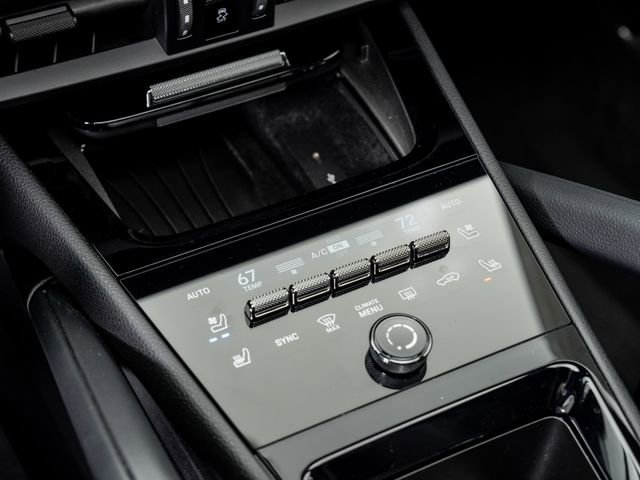 Certified 2025 Porsche Cayenne AWD/4WD image 18